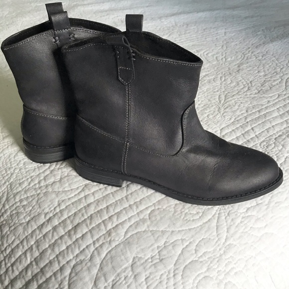 Old Navy Short Black Boots - Picture 1 of 4